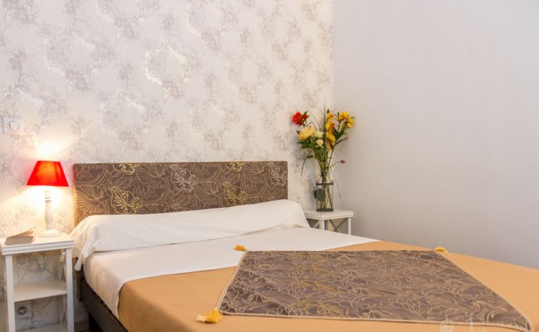 Paris Apartment Rental; Vacation in Paris
Rent and relax in the dreamy Bonjour Apartment! #ParisApartmentRentals #VacationinParis