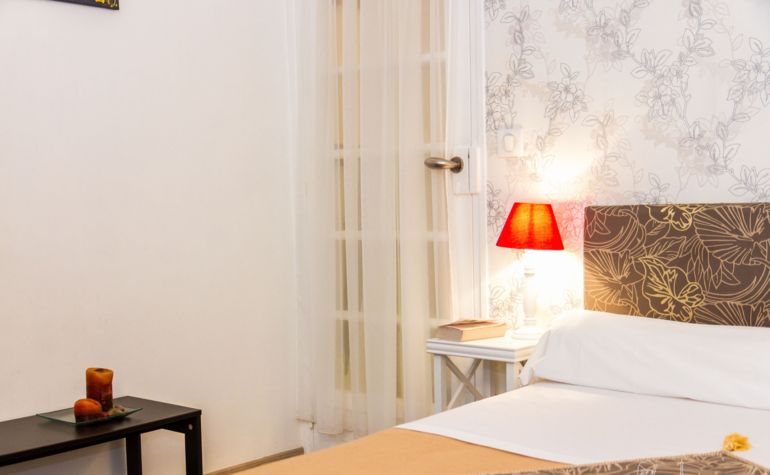 Paris Apartment Rental; Vacation in Paris
Rent and relax in the dreamy Bonjour Apartment! #ParisApartmentRentals #VacationinParis