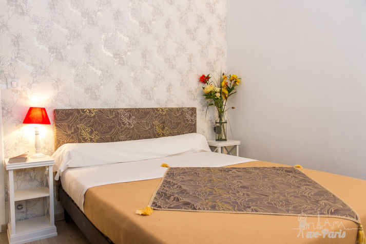 Paris Apartment Rental; Vacation in Paris
Rent and relax in the dreamy Bonjour Apartment! #ParisApartmentRentals #VacationinParis