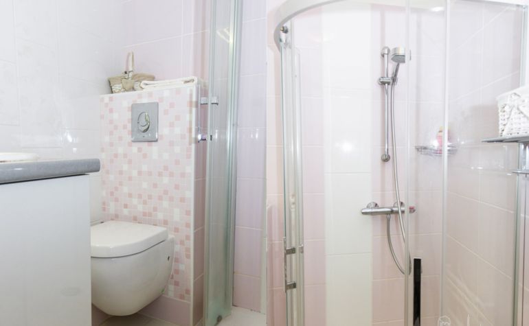 Paris Apartment Rental; Vacation in Paris
Rent and relax in the dreamy Bonjour Apartment! #ParisApartmentRentals #VacationinParis