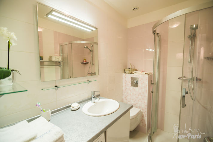 Paris Apartment Rental; Vacation in Paris
Rent and relax in the dreamy Bonjour Apartment! #ParisApartmentRentals #VacationinParis