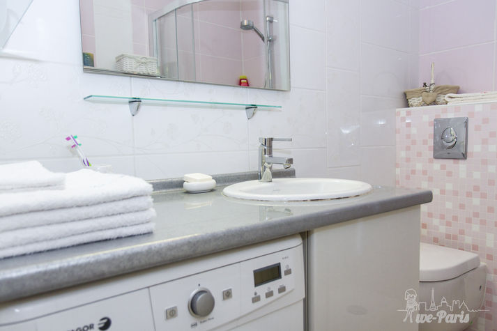 Paris Apartment Rental; Vacation in Paris
Rent and relax in the dreamy Bonjour Apartment! #ParisApartmentRentals #VacationinParis