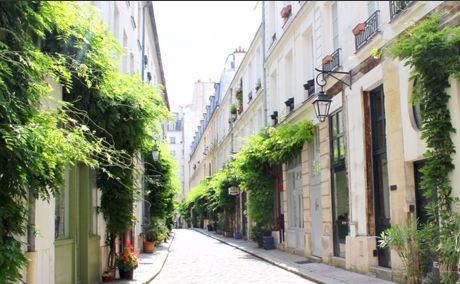 Paris Apartment Rental; Vacation in Paris
Rent and relax in the dreamy Bonjour Apartment! #ParisApartmentRentals #VacationinParis