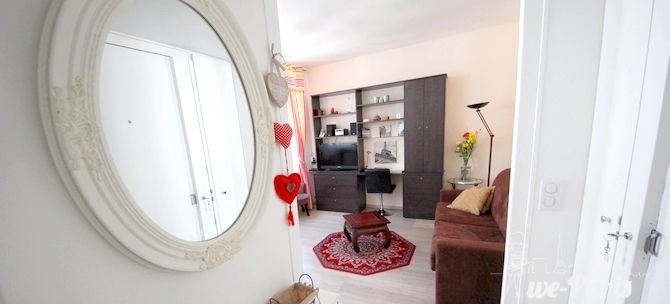 Paris Apartment Rental; Vacation in Paris
Rent and relax in the dreamy Bonjour Apartment! #ParisApartmentRentals #VacationinParis