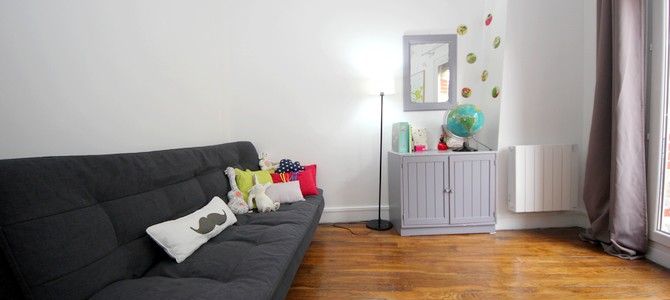 Paris Apartment Rental, Vacation in Paris
Relax after a long day of exploring in this charming bedroom, with a view of the rue de la Fontaine au Roi. #ParisApartmentRentals