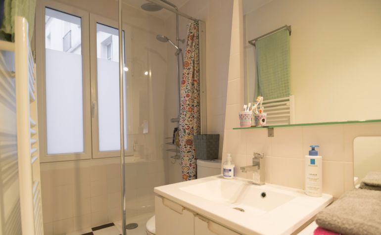 Paris Apartment Rental, Vacation in Paris
Bathroom is equipped with shower, sink, mirror, toilet and washing machine. #ParisApartmentRentals