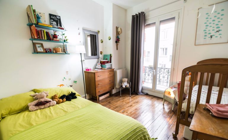 Paris Apartment Rental, Vacation in Paris
Relax after a long day of exploring in this charming bedroom, with a view of the rue de la Fontaine au Roi. #ParisApartmentRentals
