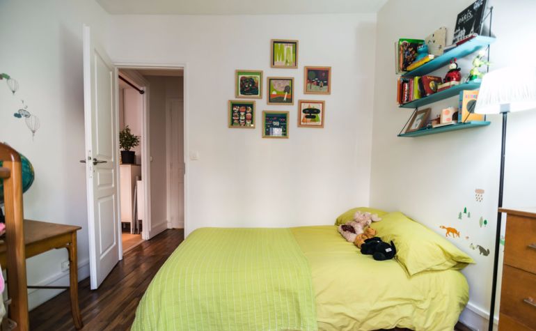 Paris Apartment Rental, Vacation in Paris
Relax after a long day of exploring in this charming bedroom, with a view of the rue de la Fontaine au Roi. #ParisApartmentRentals