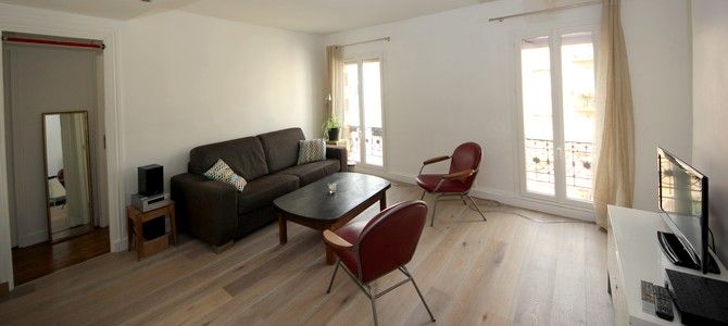 Paris Apartment Rental, Vacation in Paris
Bright and comfortable living room with a nice view of the street. #ParisApartmentRentals