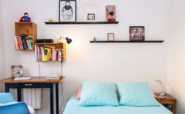 Paris Apartment Rental, Vacation in Paris
Relax after your long day in this comfortable and quiet bedroom, away from any street noise.