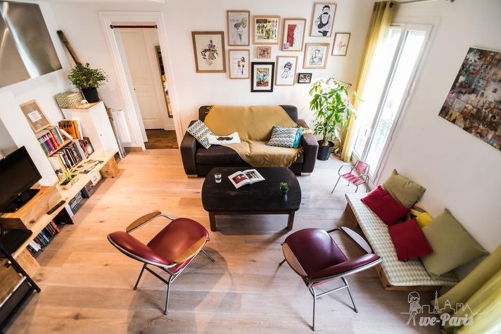Paris Apartment Rental, Vacation in Paris
Bright and comfortable living room with a nice view of the street. #ParisApartmentRentals