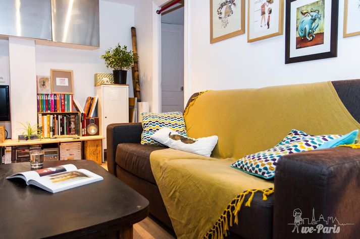 Paris Apartment Rental, Vacation in Paris
Bright and comfortable living room with a nice view of the street. #ParisApartmentRentals