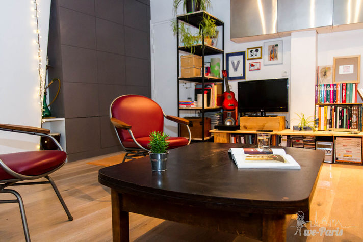 Paris Apartment Rental, Vacation in Paris
Bright and comfortable living room with a nice view of the street. #ParisApartmentRentals