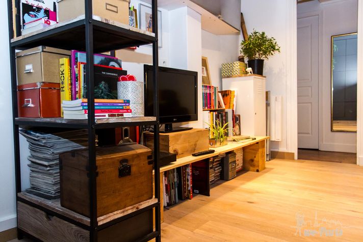 Paris Apartment Rental, Vacation in Paris
Bright and comfortable living room with a nice view of the street. #ParisApartmentRentals