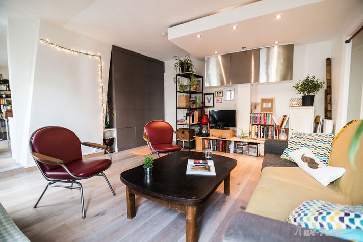 Paris Apartment Rental, Vacation in Paris
Bright and comfortable living room with a nice view of the street. #ParisApartmentRentals