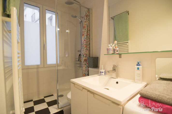 Paris Apartment Rental, Vacation in Paris
Bathroom is equipped with shower, sink, mirror, toilet and washing machine. #ParisApartmentRentals