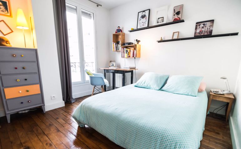 Paris Apartment Rental, Vacation in Paris
Relax after your long day in this comfortable and quiet bedroom, away from any street noise.