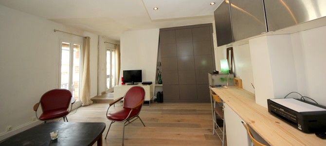 Paris Apartment Rental, Vacation in Paris
Bright and comfortable living room with a nice view of the street. #ParisApartmentRentals