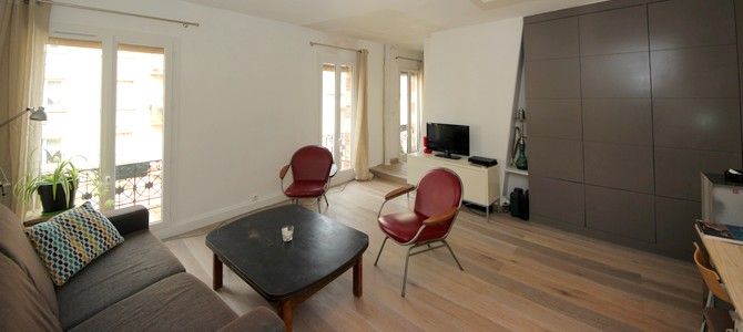 Paris Apartment Rental, Vacation in Paris
Bright and comfortable living room with a nice view of the street. #ParisApartmentRentals