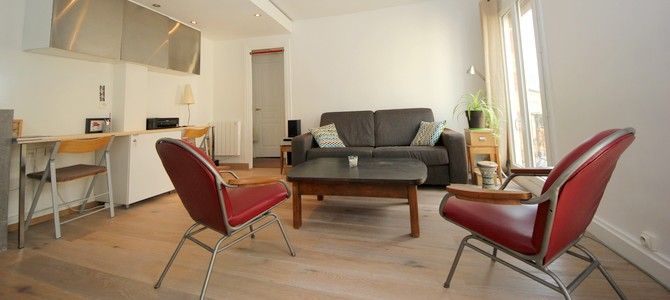 Paris Apartment Rental, Vacation in Paris
Bright and comfortable living room with a nice view of the street. #ParisApartmentRentals