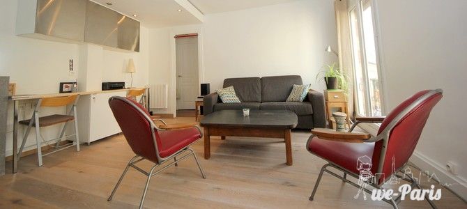 Paris Apartment Rental, Vacation in Paris
Bright and comfortable living room with a nice view of the street. #ParisApartmentRentals