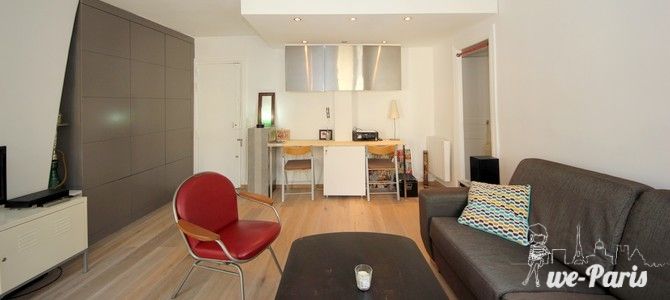 Paris Apartment Rental, Vacation in Paris
Bright and comfortable living room with a nice view of the street. #ParisApartmentRentals