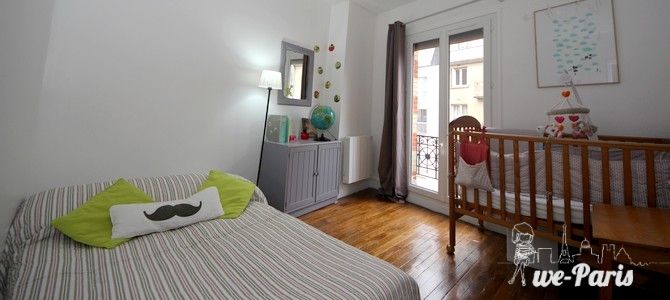 Paris Apartment Rental, Vacation in Paris
Relax after a long day of exploring in this charming bedroom, with a view of the rue de la Fontaine au Roi. #ParisApartmentRentals