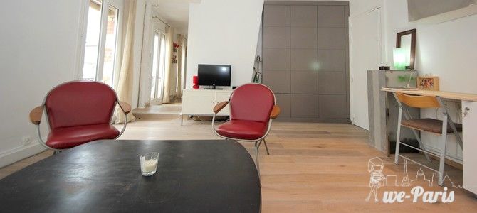 Paris Apartment Rental, Vacation in Paris
Bright and comfortable living room with a nice view of the street. #ParisApartmentRentals