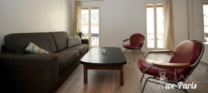 Paris Apartment Rental, Vacation in Paris
Bright and comfortable living room with a nice view of the street. #ParisApartmentRentals