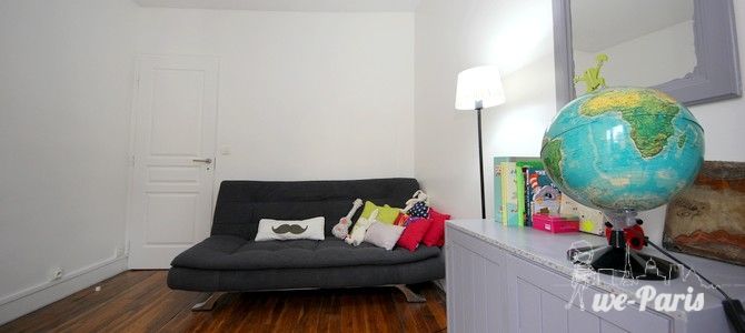 Paris Apartment Rental, Vacation in Paris
Relax after a long day of exploring in this charming bedroom, with a view of the rue de la Fontaine au Roi. #ParisApartmentRentals