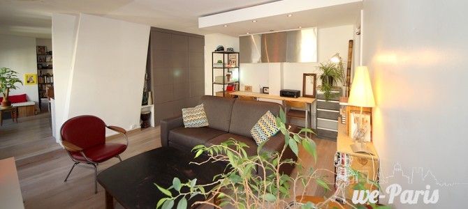 Paris Apartment Rental, Vacation in Paris
Bright and comfortable living room with a nice view of the street. #ParisApartmentRentals