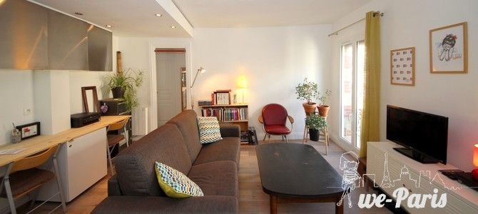 Paris Apartment Rental, Vacation in Paris
Bright and comfortable living room with a nice view of the street. #ParisApartmentRentals
