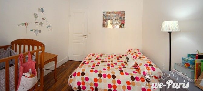 Paris Apartment Rental, Vacation in Paris
Relax after a long day of exploring in this charming bedroom, with a view of the rue de la Fontaine au Roi. #ParisApartmentRentals