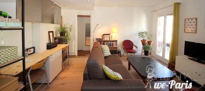 Paris Apartment Rental, Vacation in Paris
Bright and comfortable living room with a nice view of the street. #ParisApartmentRentals