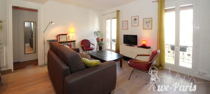 Paris Apartment Rental, Vacation in Paris
Bright and comfortable living room with a nice view of the street. #ParisApartmentRentals