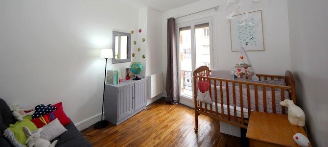 Paris Apartment Rental, Vacation in Paris
Relax after a long day of exploring in this charming bedroom, with a view of the rue de la Fontaine au Roi. #ParisApartmentRentals