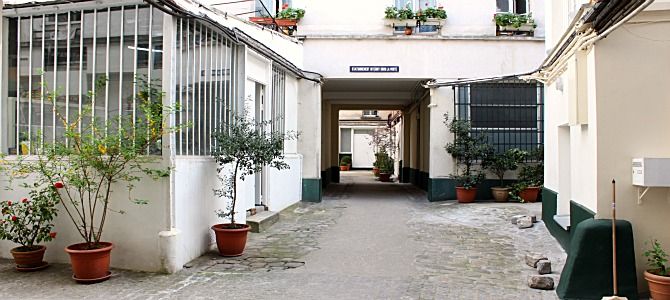 Paris Apartment Rental, Vacation in Paris
Push open the door and enter into this charming courtyard. #ParisApartmentRentals