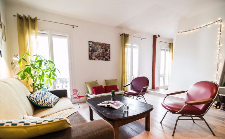 Paris Apartment Rental, Vacation in Paris
Bright and comfortable living room with a nice view of the street. #ParisApartmentRentals