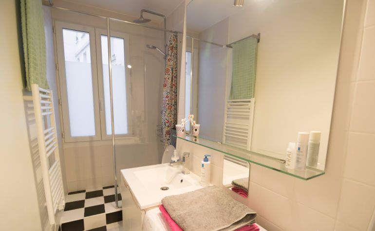 Paris Apartment Rental, Vacation in Paris
Bathroom is equipped with shower, sink, mirror, toilet and washing machine. #ParisApartmentRentals