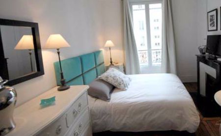 Paris Apartment Rental, Vacation in Paris
Dream away your nights in Paris in this charming bedroom, with a view on the quiet rue Saint Maur. #ParisApartmentRentals