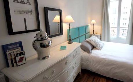 Paris Apartment Rental, Vacation in Paris
Dream away your nights in Paris in this charming bedroom, with a view on the quiet rue Saint Maur. #ParisApartmentRentals