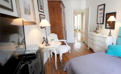 Paris Apartment Rental, Vacation in Paris
Sit down and relax after a long day of exploring Paris in this cozy Living Room / Kitchen. 