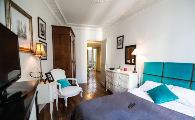 Paris vacation rental 
Great apartment in the 11th district. Come relax in this spacious and colored bedroom!