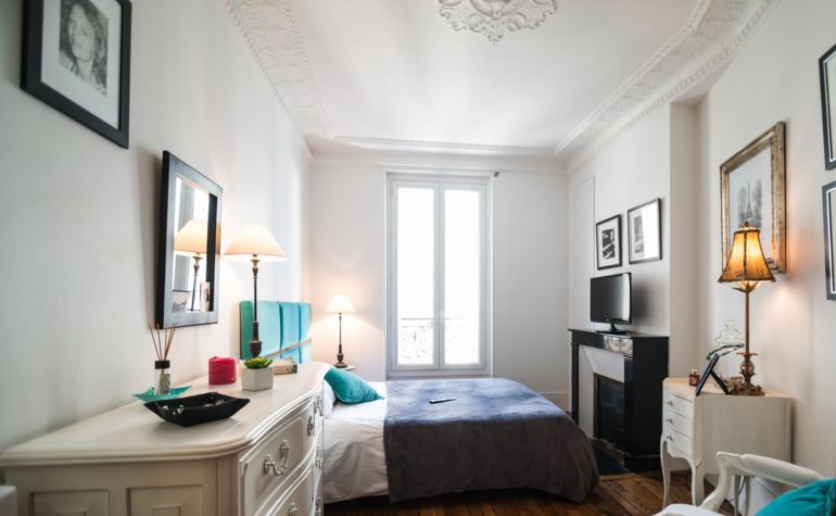 Paris vacation rental 
Great apartment in the 11th district. Come relax in this spacious and colored bedroom!