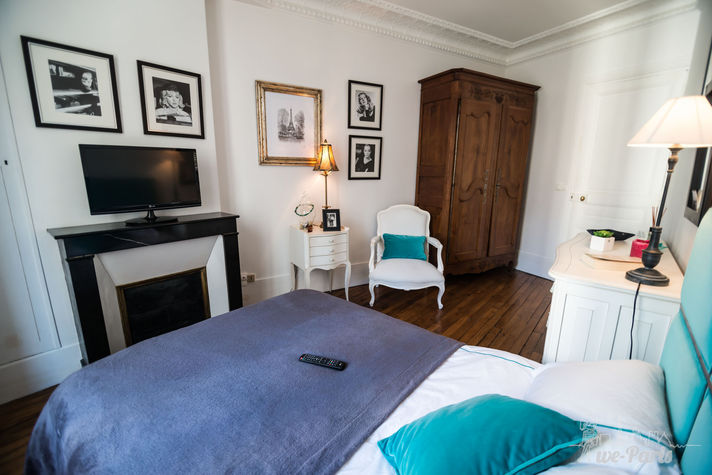 Paris vacation rental 
Great apartment in the 11th district. Come relax in this spacious and colored bedroom!
