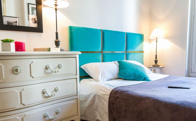 Paris vacation rental 
Great apartment in the 11th district. Come relax in this spacious and colored bedroom!