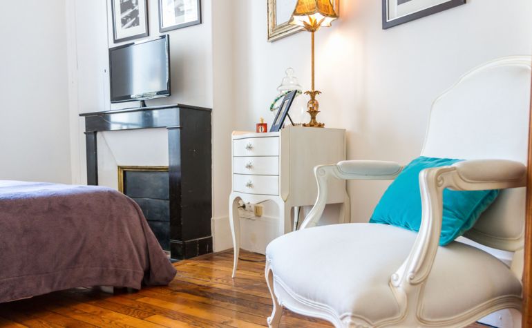 Paris vacation rental 
Great apartment in the 11th district. Come relax in this spacious and colored bedroom!