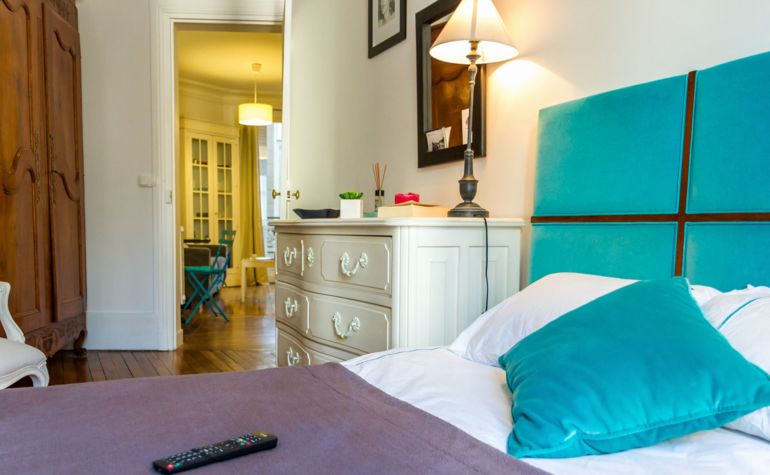 Paris vacation rental 
Great apartment in the 11th district. Come relax in this spacious and colored bedroom!