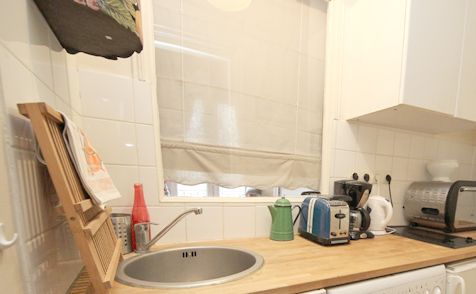 Paris Apartment Rental, Vacation in Paris
Rest and relax after a long day of discovering Paris in this quaint little studio apartment. #ParisApartmentRental