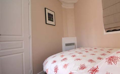 Paris Apartment Rental, Vacation in Paris
Rest and relax after a long day of discovering Paris in this quaint little studio apartment.